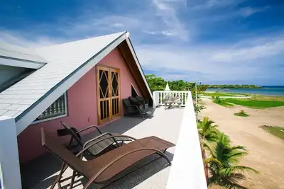 Accueil face à la plage, 4 chambres \/ 4 salles de bain \/ Loft avec très grand lit pour la plongée, la plongée en apnée et la détente