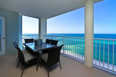 Image de Superbe condo sur le golfe avec vue sur l'océan depuis les 3 chambres! Entièrement approvisionné