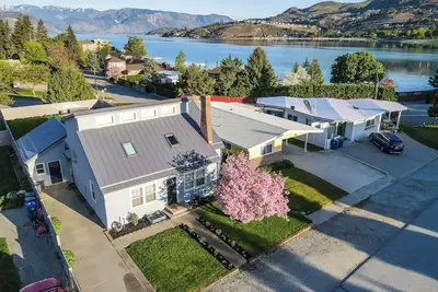 Image de Location de vacances à Lac Chelan avec piscine privée et bain à remous, pour 14 personnes