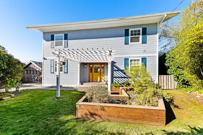 Image de Dog-friendly home w / deck, balcon et vue sur l'océan / baie - près des plages, parcs d'état