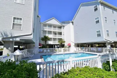 Image de Magnifique Tout Nouveau Condo Ocean Peek! Piscine + Top Location + Grill & Chill!