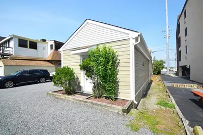 Image de Cottage de vacances Efficiency-Oceanside 77th St, W / D, Ac, Wifi