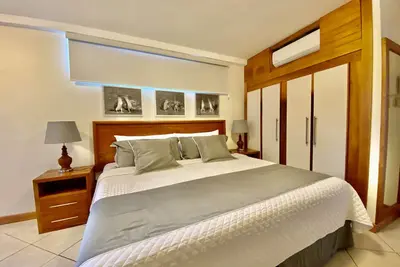 Image de Une chambre avec accès à la terrasse avec vue sur l'océan.