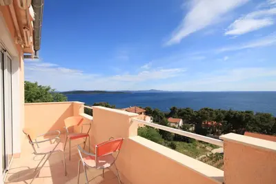 Image de Appartement d'une chambre avec le balcon et la vue sur le mer Ivan Dolac, Hvar (A-8734-e)