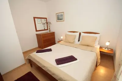 Image de Appartement de deux chambres avec le balcon et la vue sur le mer Ivan Dolac, Hvar (A-8734-f)