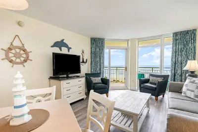 Image de East Coast Sunrises 2bd Oceanfront Condo w / équipements à profusion