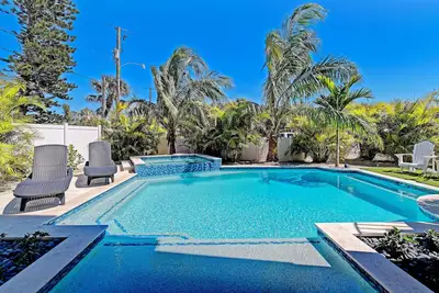 Image de Luxe Attend 5 chambres 5 salles de bain flambant neuves: ascenseur Piscine chauffée / Spa WiFi gratuit Beach Gear, quai privé