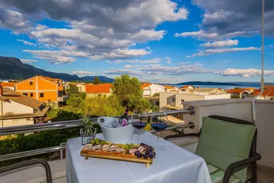Image de Appartement de luxe moderne A1 avec deux balcons, vue mer, parking et cheminée extérieure