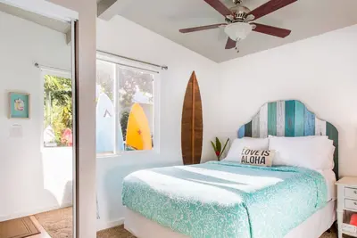Image de Cottage coloré dans le pays ~ Marcher jusqu'au café par Road to Hana & Haleakala