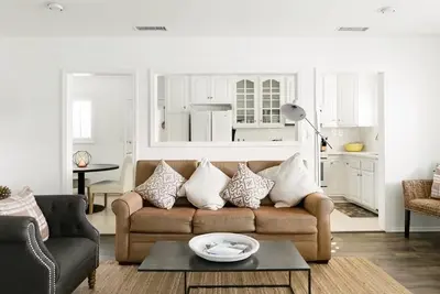 Image de Beach House Venice Marina ♥ Sentez l'océan ♥ Clean w \/ Backyard, Bbq, Walk to Ocean