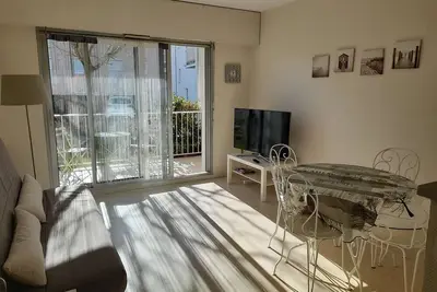 Image de Charmant T2 rénové à 600m de la plage et 300m du port avec terrasse et stationnement