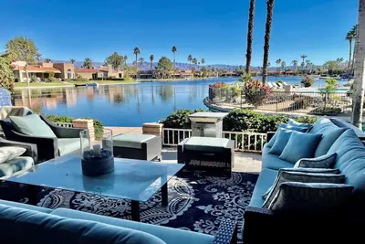 Image de Lac spectaculaire dans le désert! Vente de septembre et décembre! Lac Mirage Tennis Clu
