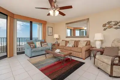 Image de 3ème étage 3br avec Rsvd Parking @ Phoenix Vi - Cliquez pour épargner de la nuit Gratuitement!