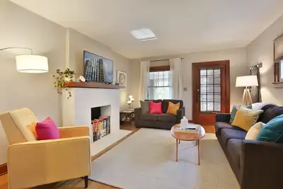 Image de Meilleures notes Clintonville Home w \/ 24Hr. Gym - Près de tout!