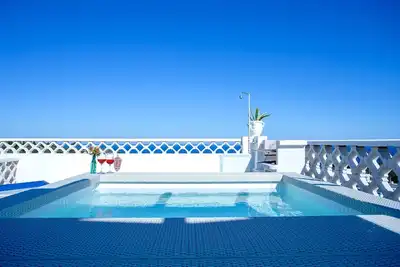 Image de Appartement Seaview avec belle terrasse avec un barbecue balancement
