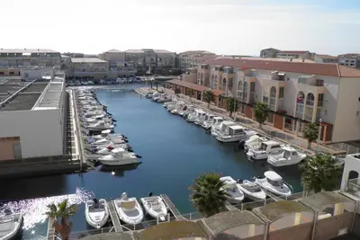 Image de Appartement climatisé avec mezzanine, terrasse et parking, à 200m des plages, animaux admis