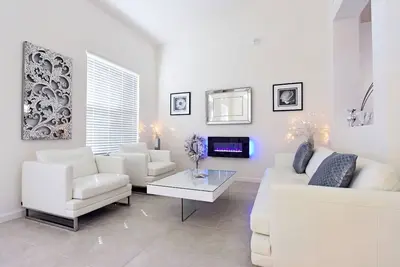 Image de Villa de 4 chambres absolument magnifique, luxueuse et ultra moderne @ Solterra Resort