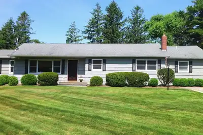 Image de Nouvelle inscription: Tuckahoe Residence Club, près du terrain de golf de Shinnecock, terrain de moitié acre avec piscine chauffée