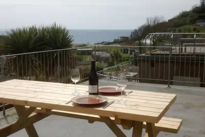 Image de Vue imprenable sur la mer, récemment rénovée, à 250 mètres de la plage, tout confort