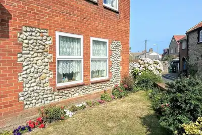 Image de 1 Driftway Court - un appartement bien aménagé au rez-de-chaussée, avec salon \/ salle à manger ouvert.