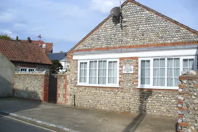 Image de Dans une rue calme ce joli bungalow est situé à proximité de la plage et du centre-ville de Sheringham