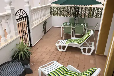 Image de Grand Appartement 2 Chambres - Jardin Privé - 10 Min de La Zenia Beach / Boulevard