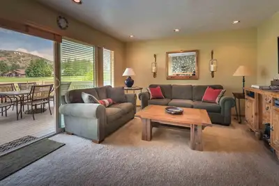 Image de Cozy Condo - On Golf Course - Bain à remous - WiFi et câble - Ligne de bus gratuite