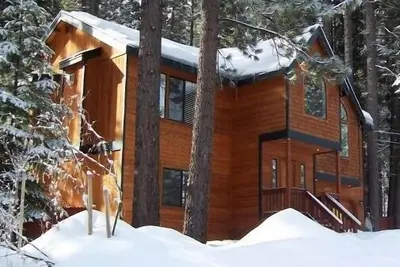 Image de Belle cabine de South Lake Tahoe avec bain Ă remous