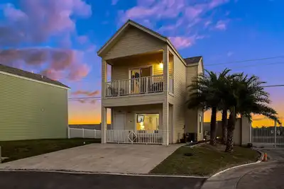 Image de Bayview Casita - Balcon et vue sur la baie! Proche des restaurants.