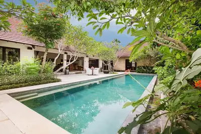 Image de Ambiance tropicale Villa de 3 chambres à Seminyak;