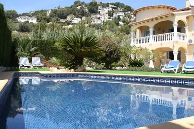 Image de Villa de 4 chambres, 4 salles de bain avec piscine privée, climatisation, Wifi