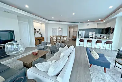 Image de Island Tower Penthouse - Meilleure Vue Dans Les Rives Du Golfe! Réservez maintenant pour l'été!