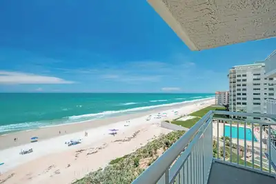 Image de Pelican Path, Relaxing Beachfront Condo, vues du 6ème étage, No-Drive Beach!