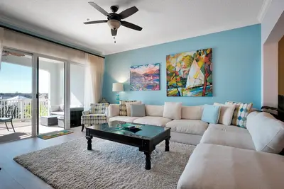 Image de Cinnamon Beach Waterfront, Magnifique Designer 3/2 Condo avec des équipements de villégiature!