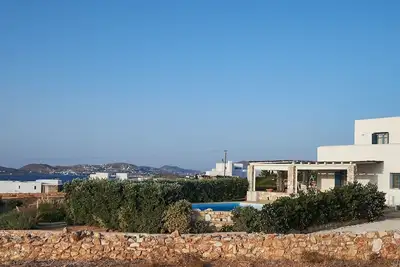 Image de Parasporos Paradise Villa, villa de luxe calme, piscine privée, à pied de la plage