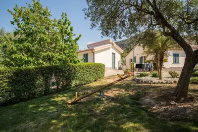 Image de Appartement à Gasponi di Drapia avec jardin