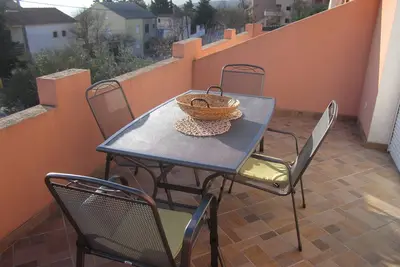 Image de Appartement de deux chambres avec la terrasse et la vue sur le mer Maslenica, Novigrad (A-6573-d)