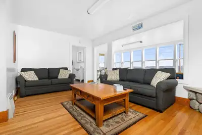 Image de Sleeps 8, Traverse City À 5 minutes du centre-ville de Sandy Beach Kaiser House