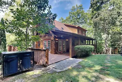 Image de Lazy Cub Lodge, 3 chambres, table de billard, bain à remous, WiFi, 10 personnes