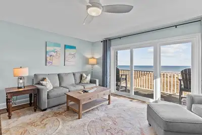 Image de Luxe Condo-Front Row Oceanfront-Complete Remodel avec un thème contemporain