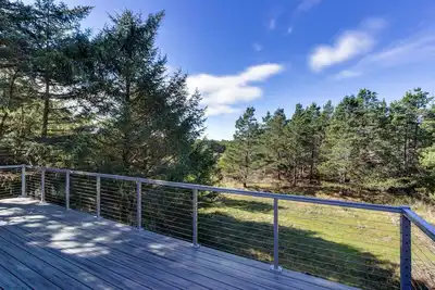 Image de Maison familiale avec animation, cuisine complète et accès facile à la plage!