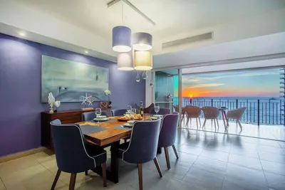 Image de Condo spacieux avec vue sur l'océan<br> Piscines à débordement, gymnase, zone hôtelière