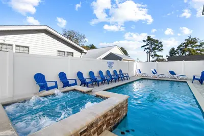 Image de Grand billard / piscine privée / spa privé et abordable pour 36 personnes
