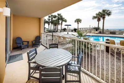 Image de Ocean Front 3 Br, 3 Ba / ** Rez-de-chaussée au rez-de-chaussée ** Seules les marches de la plage **