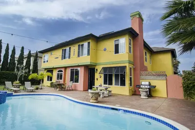 Image de * Vente D'Aout! * Méditerranée Villa Beach Getaway! Piscine privée \/ Spa près de la plage