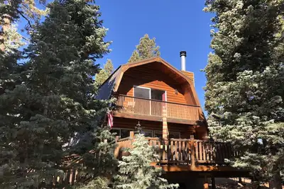 Image de Cabine récemment rénovée dans les bois