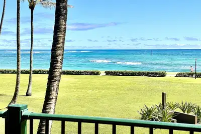 Image de C'est tout sur la vue! Condo Oceanfront remodelé au Pono Kai à Kapaa