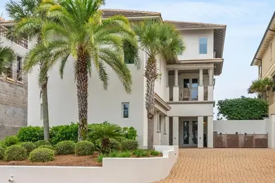 Image de Front De Golfe - Villa familiale, avec maison d'hĂ´tes, 4 chaises de plage