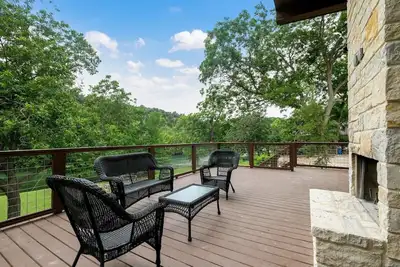 Image de Nouvelle Maison De RIVIÈRE 4br / 3ba Avec 101 'De La Banque PRIVÉE Guadalupe River