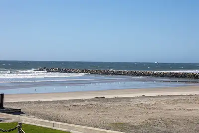 Image de Magnifique chalet de niveau supérieur, belle vue sur l'océan!